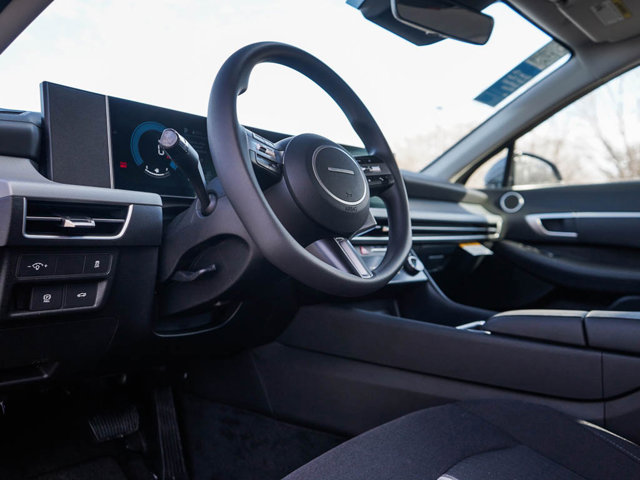 Vehicle image 11 of 23