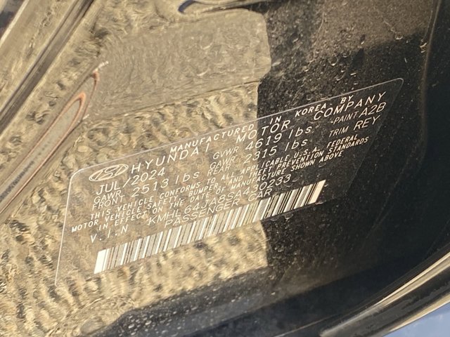 Vehicle image 17 of 18