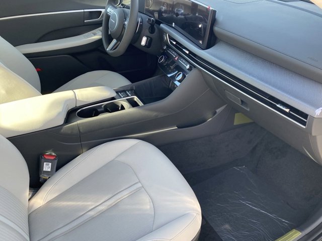 Vehicle image 9 of 18
