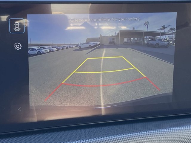 Vehicle image 14 of 18