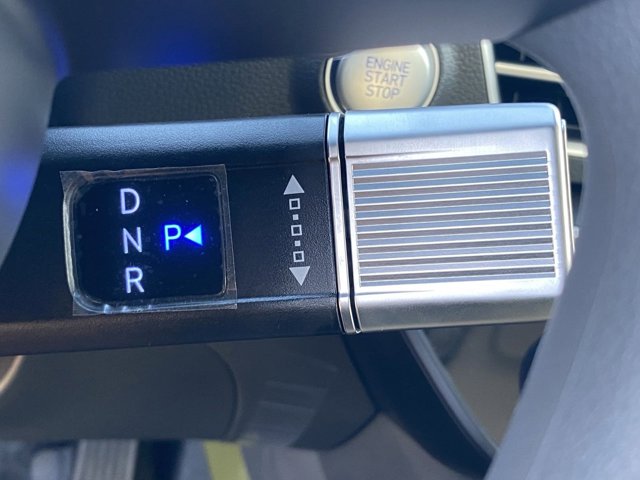 Vehicle image 16 of 18
