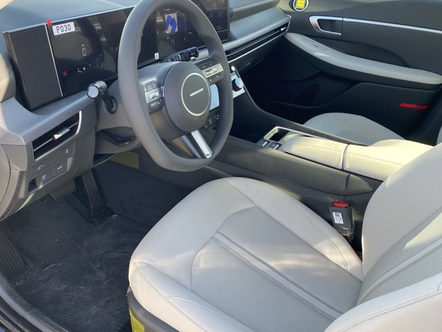 Vehicle image 11 of 18