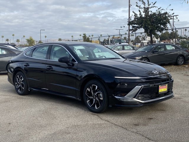 Vehicle image 3 of 18