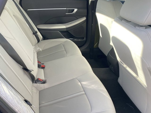 Vehicle image 10 of 18