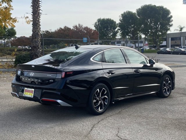 Vehicle image 4 of 18