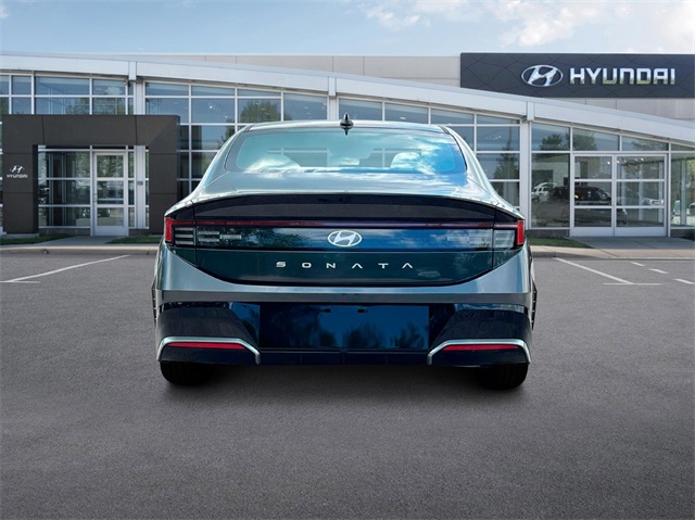 Vehicle image 9 of 19