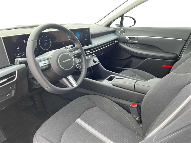 Vehicle image 14 of 19