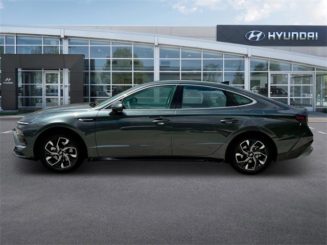 Vehicle image 12 of 19
