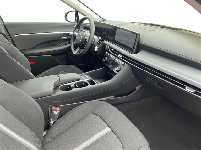 Vehicle image 15 of 19