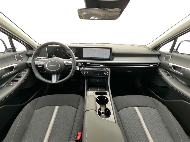 Vehicle image 13 of 19