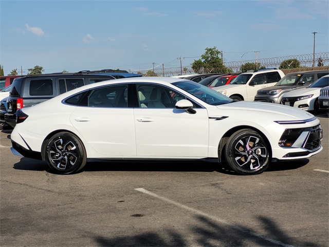 2025 Hyundai Sonata SEL Image 3 of 16