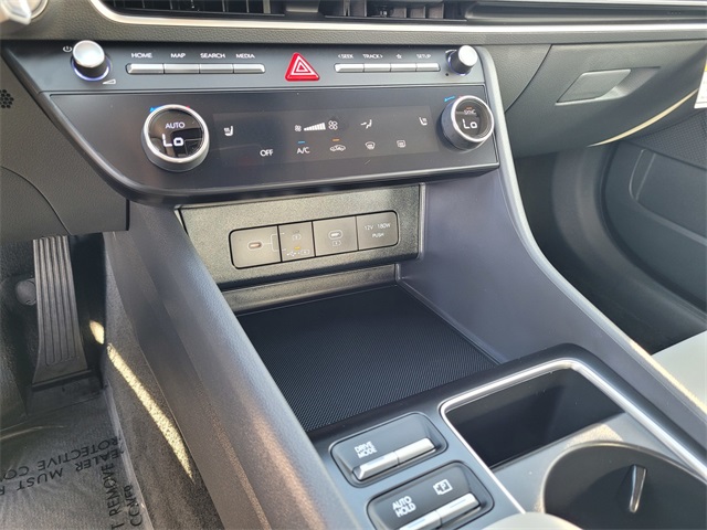 2025 Hyundai Sonata SEL Image 12 of 16