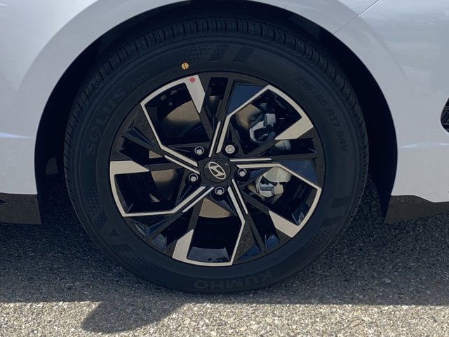 Vehicle image 6 of 18
