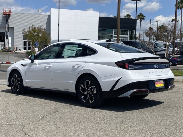 Vehicle image 5 of 18