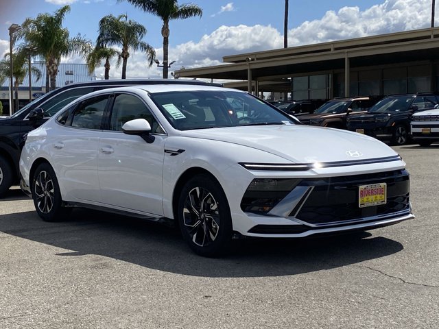 Vehicle image 3 of 18