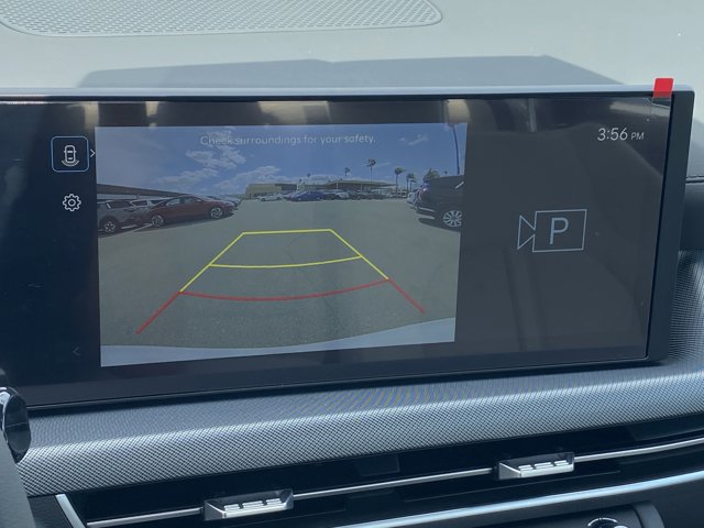 Vehicle image 15 of 18