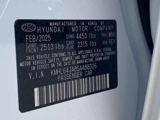 Vehicle image 17 of 18