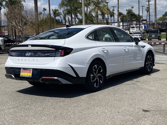 Vehicle image 4 of 18