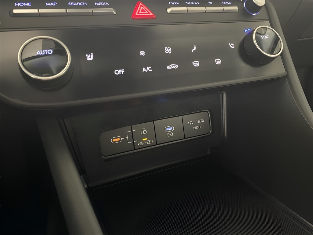 Vehicle image 18 of 34