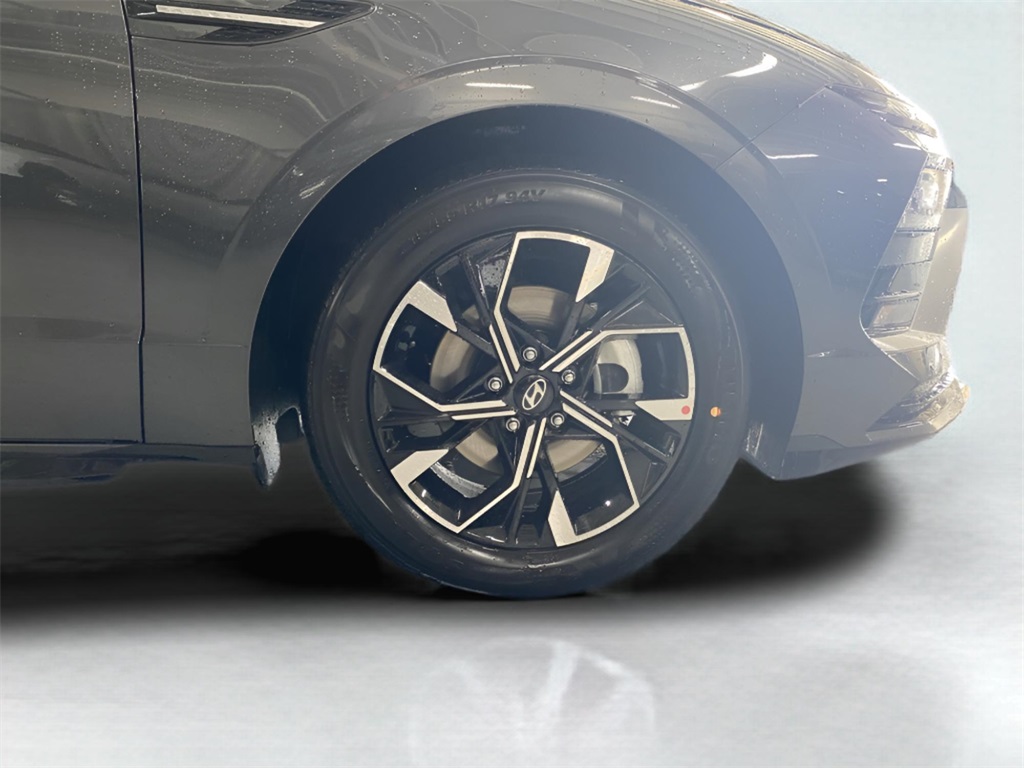 Vehicle image 10 of 34