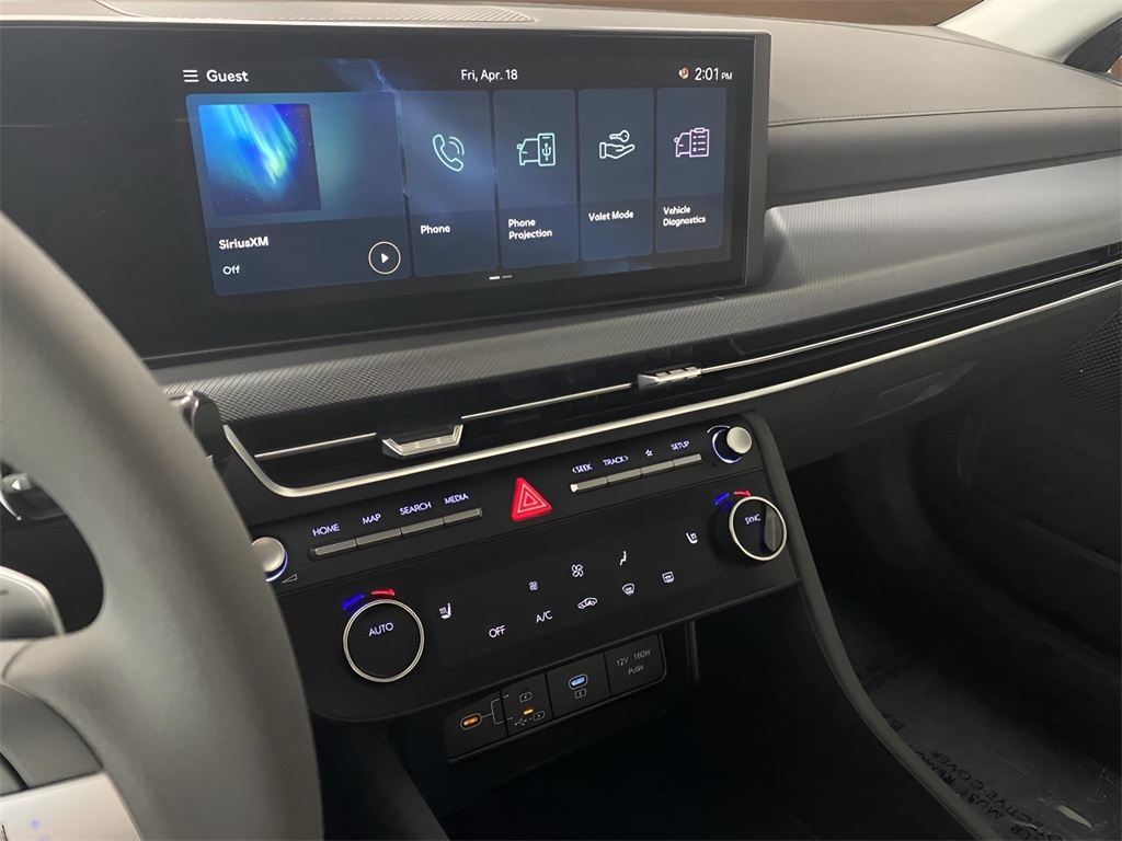 Vehicle image 14 of 34