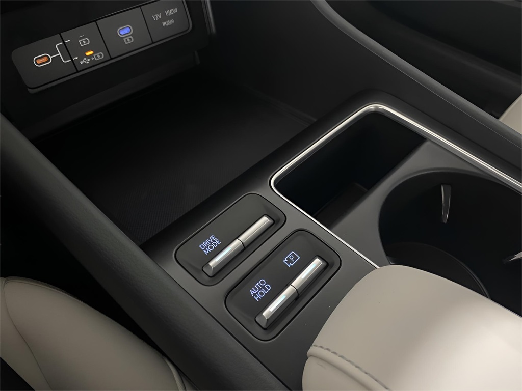 Vehicle image 20 of 34