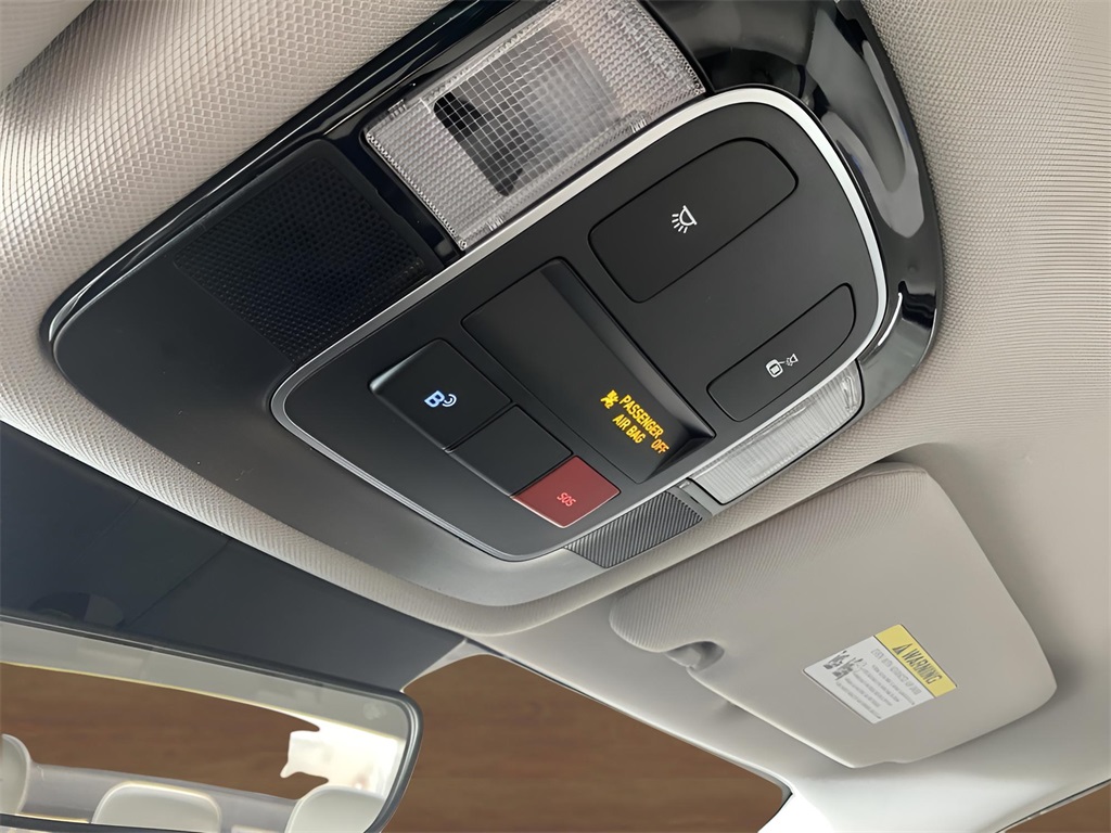 Vehicle image 19 of 34