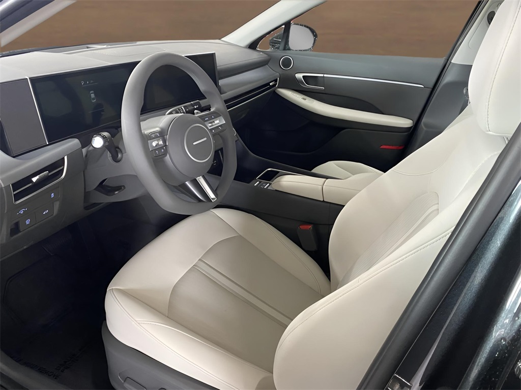 Vehicle image 11 of 34