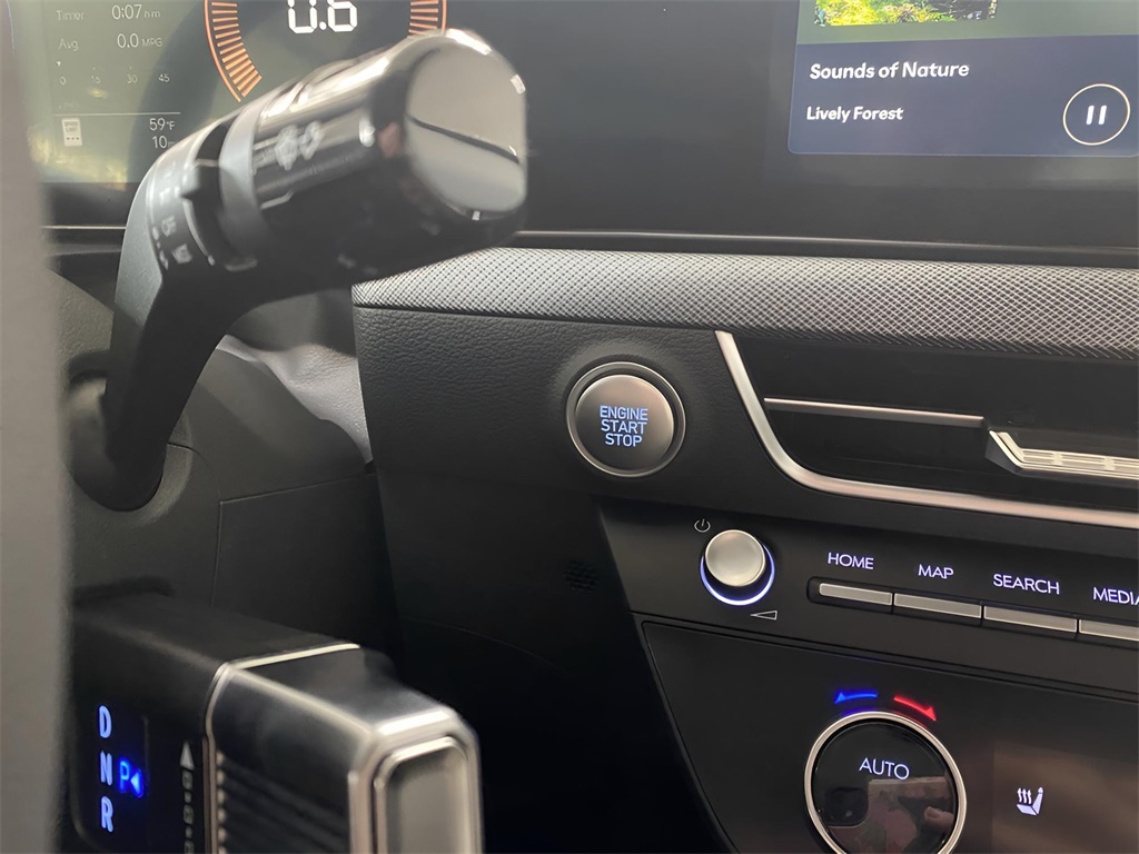 Vehicle image 21 of 34