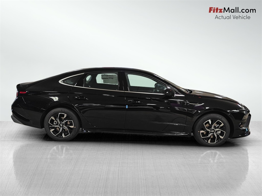 Vehicle image 4 of 24