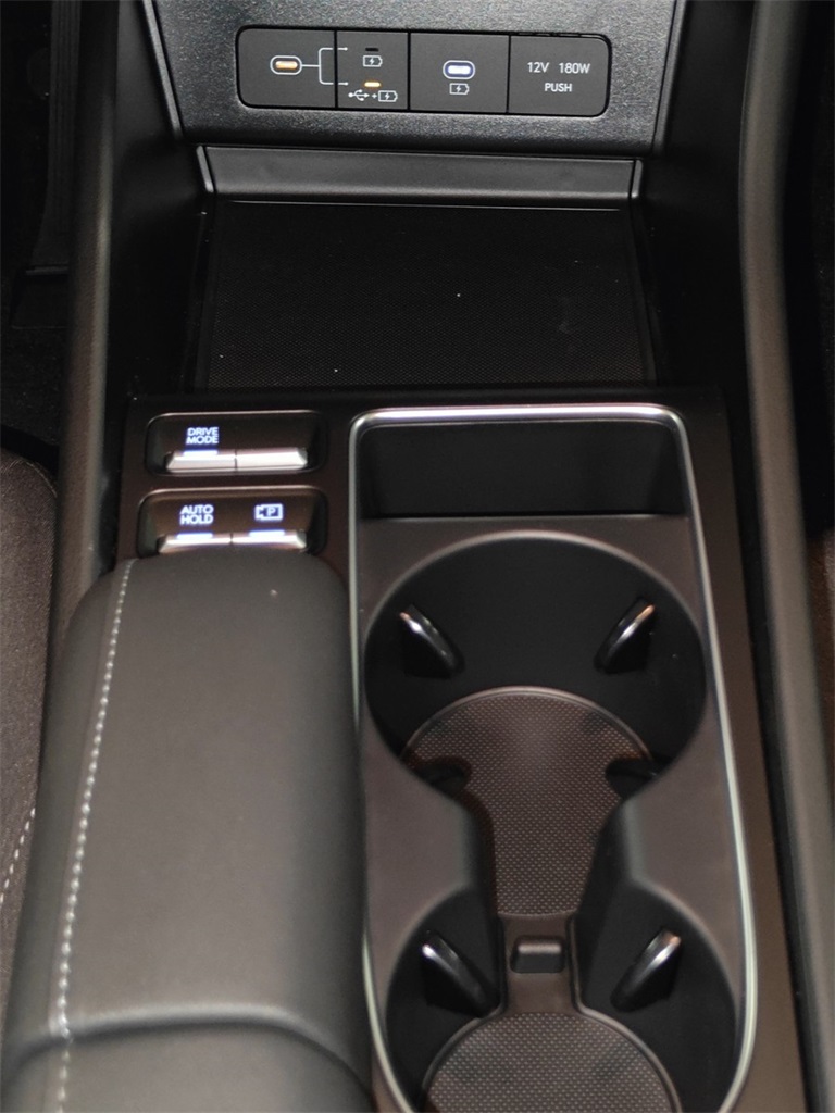Vehicle image 17 of 24