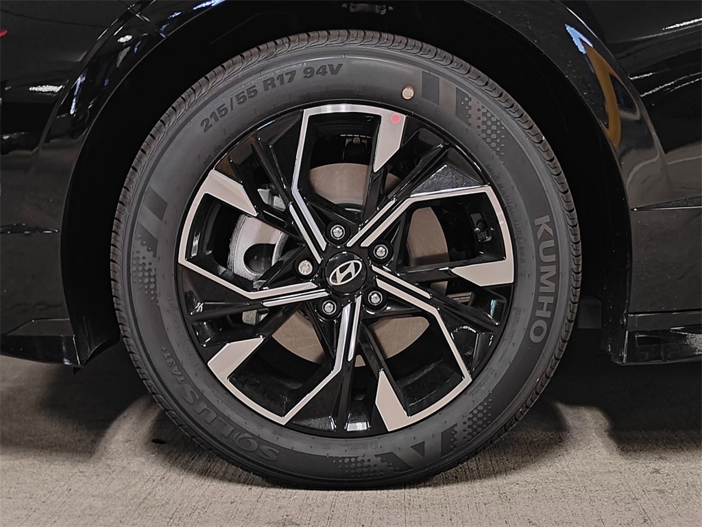 Vehicle image 9 of 24