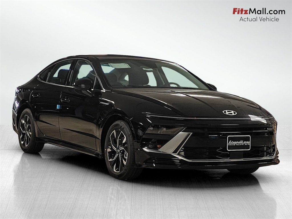 Vehicle image 3 of 24