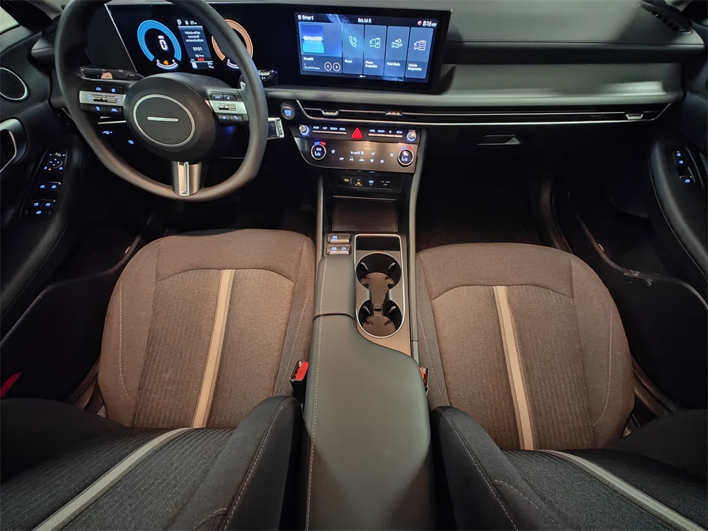 Vehicle image 22 of 24