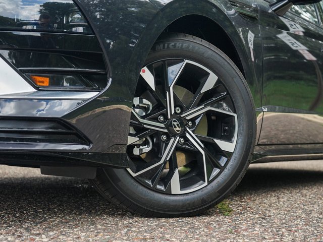 Vehicle image 5 of 24