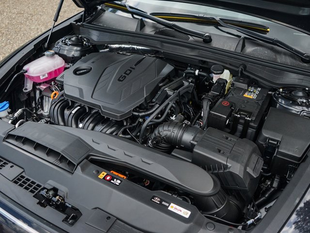Vehicle image 8 of 24