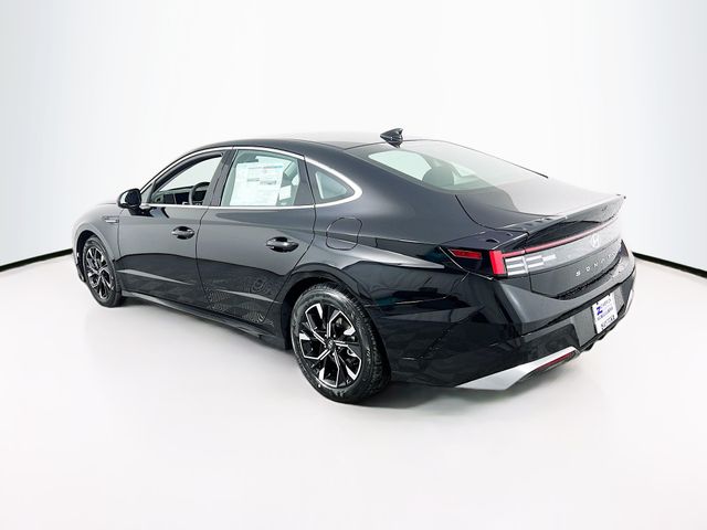Vehicle image 6 of 24