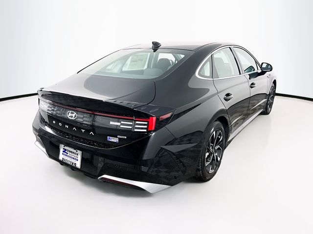 Vehicle image 4 of 24