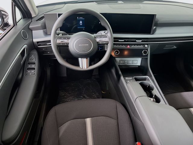 Vehicle image 13 of 24