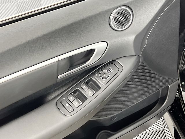 Vehicle image 18 of 24