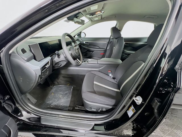 Vehicle image 23 of 24