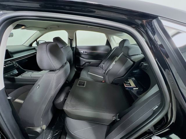 Vehicle image 10 of 24