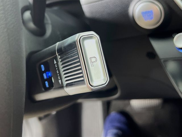 Vehicle image 20 of 24