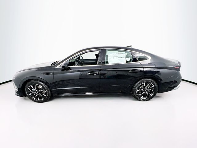 Vehicle image 7 of 24