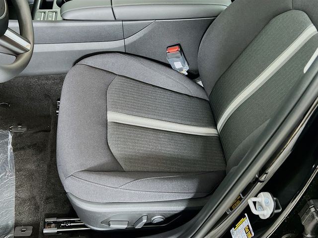 Vehicle image 22 of 24