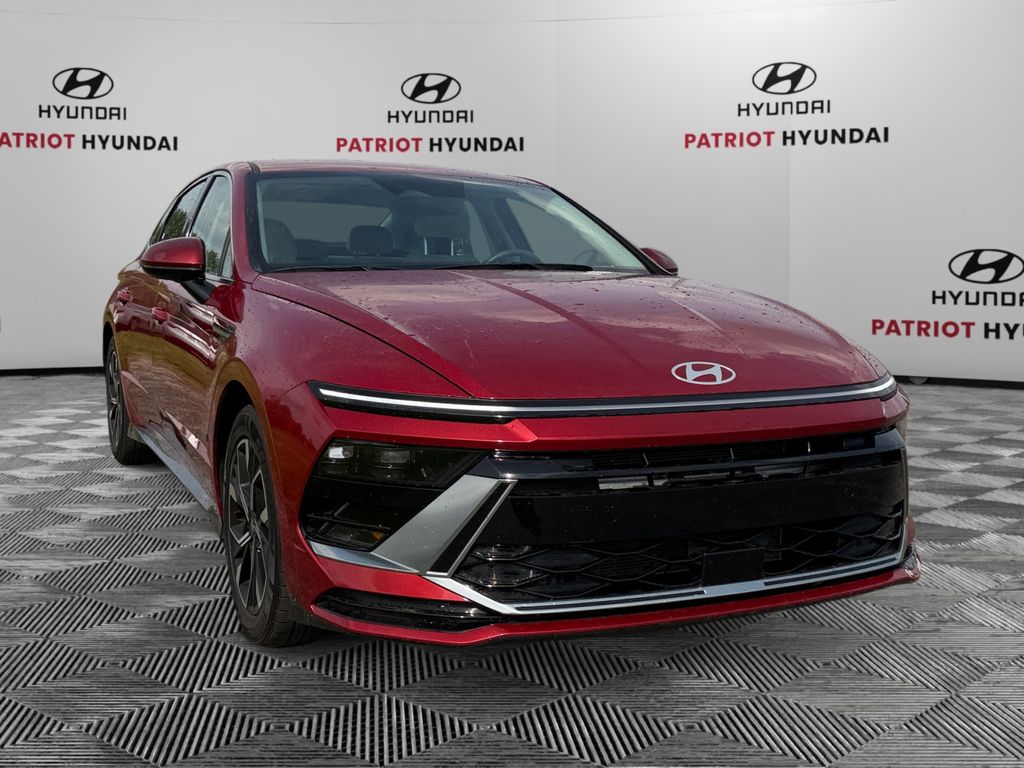 2025 Hyundai Sonata SEL Image 2 of 22