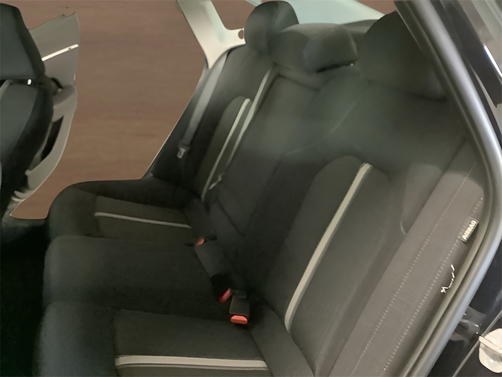 Vehicle image 15 of 28