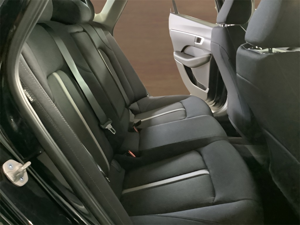Vehicle image 17 of 28