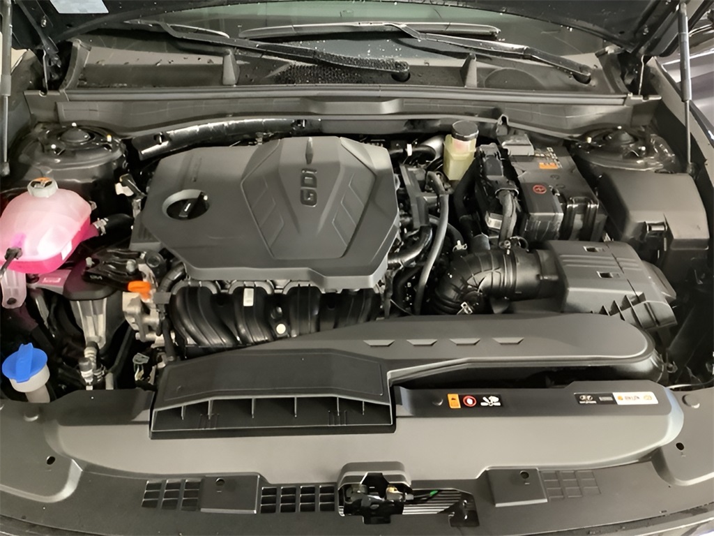Vehicle image 26 of 28