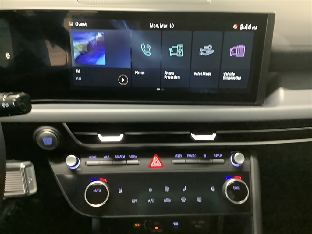 Vehicle image 20 of 28